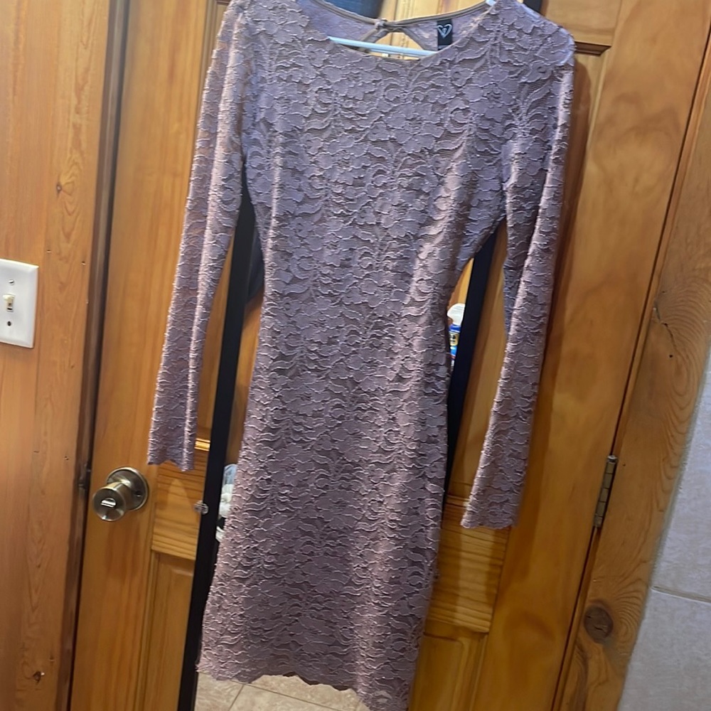 Very pretty long sleeve dress